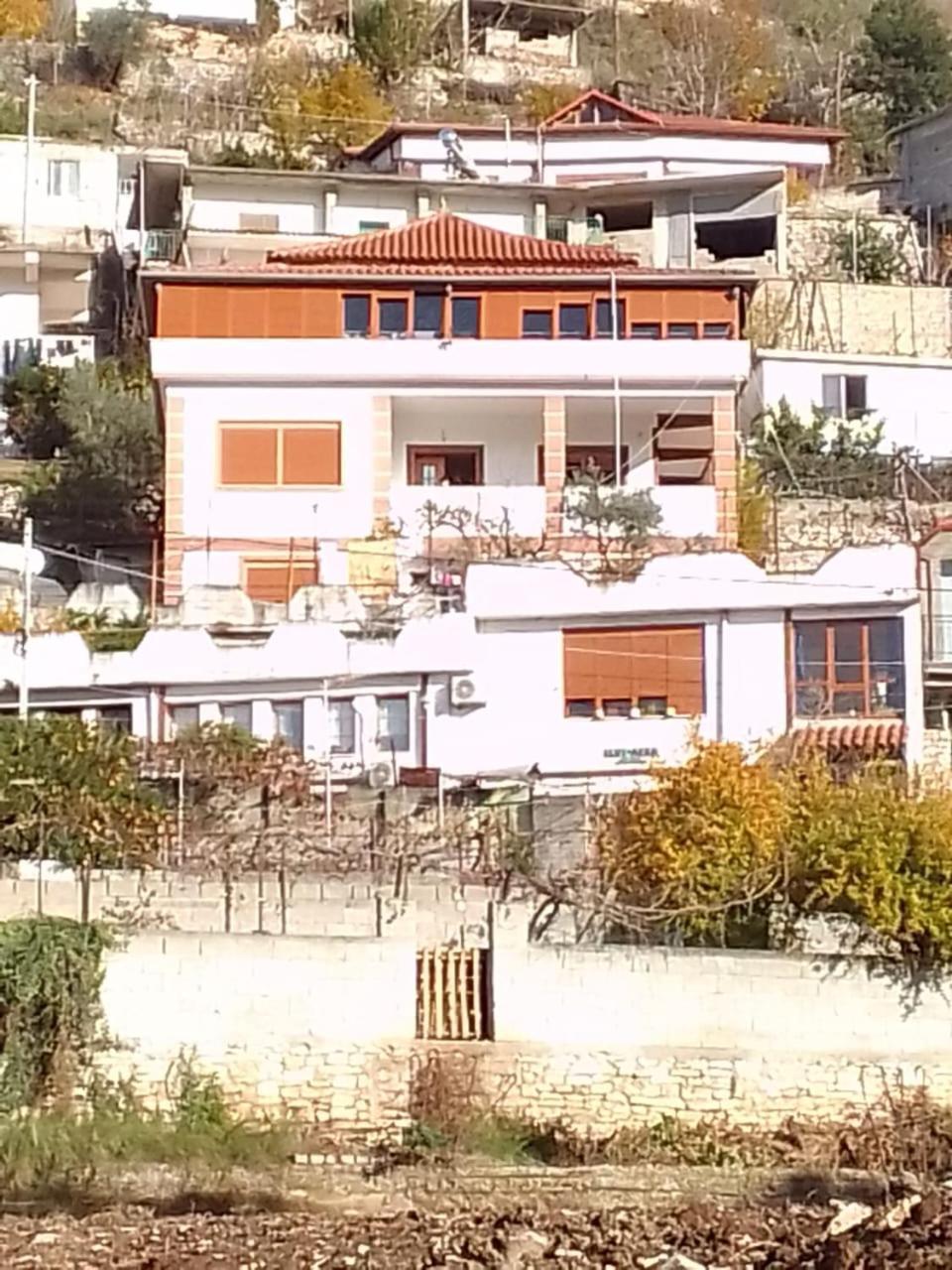 Elvi Aerd Apartment Μπεράτ Εξωτερικό φωτογραφία